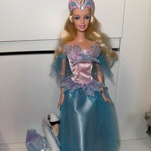 Barbie of Swan Lake Odette doll and swan